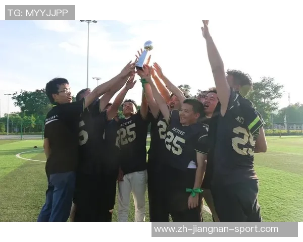 快船全队团建活动共赏橄榄球比赛并拍摄合影留念欢乐时光 快船全队团建活动共赏橄榄球比赛并拍摄合影留念欢乐时光