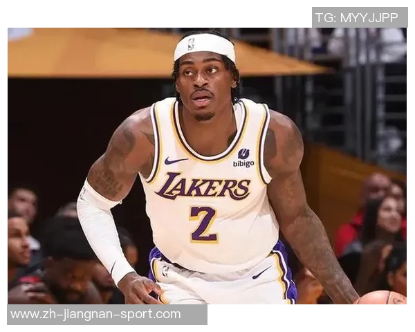 拉拉维亚称赞范德比尔特防守表现为球队奠定坚实基础