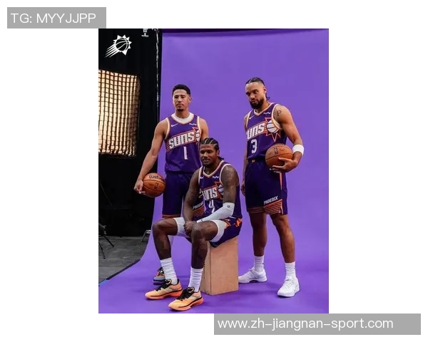 布克赛后与模仿者中国布克亲密合影赠送签名球衣展现友谊与支持 布克赛后与模仿者中国布克亲密合影赠送签名球衣展现友谊与支持