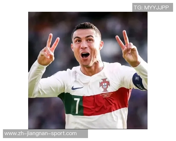 C罗社交媒体分享回归葡萄牙国家队照片帅气戴墨镜引发球迷热议