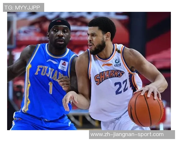 麦卡半场被调侃能否进三个球最终尝试未能成功引发队友欢笑 麦卡半场被调侃能否进三个球最终尝试未能成功引发队友欢笑