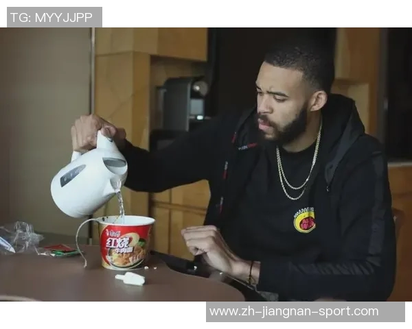 四冠中锋提前备战新赛季展现冠军气质与决心