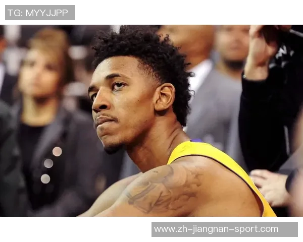 尼克杨谈布克遭遇重演称强行打控卫让人无奈