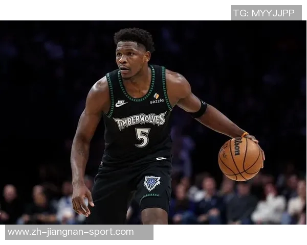 媒体人分析爱德华兹进攻端表现提升展现出更强自信心与关键时刻阅读能力